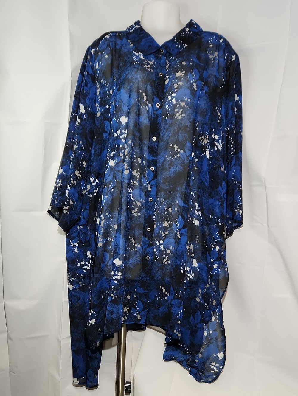 Mblm Blue & Black Abstract Flowy Button-Up Lightweight Women's Tunic - 4X